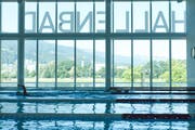 Das Hallenbad auf der Luzerner Allmend. Der Unfall ereignete sich im Nichtschwimmerbereich. (Bild: Remo Naegeli / LZ)