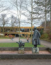 Abrisskandidat – oder doch nicht? Das Schulhaus Grenzhof. (Bild: Dominik Wunderli (Littau, 22. November 2016))