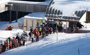 Schneesportler mussten - wie hier etwa auf der Frutt - mit kurzen Wartezeiten rechnen. Bild Philipp Schmidli /Neue LZ