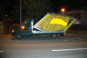 So sah der Lieferwagen nach dem Crash mit der Unterführung aus. (Bild: Kapo Uri)