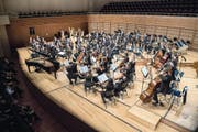 Musizierten wörtlich nebeneinander: Junge Philharmonie Zentralschweiz und Luzerner Sinfonieorchester. (Bild: Nadia Schärli (Luzern, 31. Januar 2018))