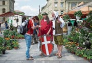 Als Helvetia und Wilhelm Tell verkleidet wurden 2014 in Bern Unterschriften für die Vollgeld-Initiative gesammelt. (Bild: Gian Ehrenzeller/Keystone (3. Juni 2014))