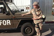 Die in Zug aufgewachsene Christina Omlin arbeitet bei der Swisscoy als Pressefrau. (Bild: Sibylle Omlin)
