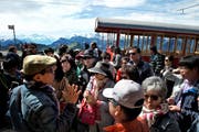 Eine asiatische Reisegruppe auf der Rigi. (Archivbild Nadia Schärli)