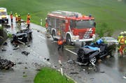 Bei diesem Unfall in Menzingen wurden am 1. Juni des vergangenen Jahres zwei Personen schwer verletzt. (Bild: Freiwillige Feuerwehr Zug)