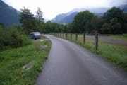 Der Bus, wie er in Attinghausen abgestellt wurde. (Bild: Kantonspolizei Uri)