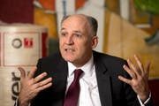 Pierre-André de Chalendar gab am Sitz von Isover im waadtländischen Lucens Auskunft. Isover ist eine Tochterfirma von Saint-Gobain. (Bild: Eveline Beerkircher)