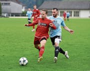 Die Willisauer mit Aussenverteidiger Elias Kohler (links) halten den FC Malters mit Flügelspieler Festim Neziri vor allem in der ersten Halbzeit in Schach. (Bild: Corinne Glanzmann (Willisau, 16. September 2017))