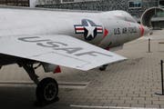 Kampfjet im Verkehrshaus Luzern für die neue Sonderausstellung «Die Schweiz fliegt!», die Ende März beginnt. (Bild: Lucien Rahm (Luzern, 26. Januar 2018))