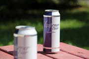 Ein Lozärner, Made in Schaffhausen: Das Lozärner Bier, Lager hell. (Bild: Christian Volken/luzernerzeitung.ch, Luzern, 20 Juli 2017)