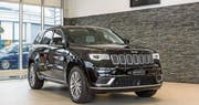 Markanter Auftritt des Jeep Grand Cherokee in der Top-Ausführung Summit. (Bild: Hanspeter Schiess)