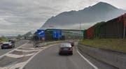 In dieser Kurve stürzte der Töfffahrer. (Bild: Google Maps)