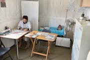 Krankenschwester Svetlana betreibt das Ambulatorium im Dorf. (Bild: André Widmer)