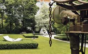 Im Park der Villa Fürth in Chur erfreut man sich am Anblick der Skulpturen von Jean Tinguely, Bernhard Luginbühl und Niki de Saint Phalle.