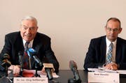 Die Luzerner Parteien begrüssen den Entscheid, das Arbeitsverhältnis mit Beat Hensler (rechts) im «gegenseitigen Einvernehmen» aufzulösen, links Untersuchungsbeauftragter Jürg Sollberger. (Bild: Keystone)