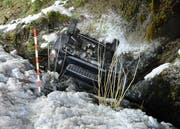 Das Unfallauto erlitt Totalschaden. (Bild: Luzerner Polizei)