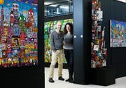 Mit dem Betrachten ihrer bunten «Planeten» wird man nie fertig: Das Bieler Künstlerpaar M. S. Bastian und Isabelle L. zeigt in der Galerie Urs Reichlin in Zug zum ersten Mal auch dreidimensionale Werke. (Bild: Stefan Kaiser/ZZ)