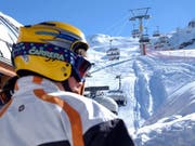 Ein Skisportler mit Helm im Ski-Gebiet Melchsee-Frutt. Bild Peter Appius/Neue LZ (Archiv)