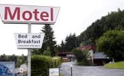 Die Eigentümer des «Motel Sihlbrugg» wollen ihre Liegenschaft nicht als Flüchtlingsunterkünfte zur Verfügung stellen. (Bild: Werner Schelbert (3. Juni 2016))