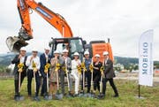 Roman Lötscher (Lötscher Tiefbau), Jürg Ingold (Wismer und Partner), Remo Ehrlich (Mobimo), Manuela Jost (Stadt Luzern), Andreas Hämmerli (Mobimo), Tanja Temel (Architektin), Hannes Schmuckli (JMS RISI), Claudia Siegle (Mobimo) und Cyrill Wiget (Gemeinde Kriens). (Bild: PD)