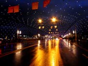 Die Weihnachtsbeleuchtung auf der Seebrücke in der Stadt Luzern. (Bild: Leserbild Walter Buholzer (Luzern, 25. November 2017))