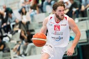 Michael Plüss ist Captain des NLA-Teams von Swiss Central Basket. Auf dem Bild ist er im Spiel gegen Union Neuchâtel vom vergangenen Oktober zu sehen. (Bild: Eveline Beerkircher / LZ (Luzern, 15. Oktober 2016))