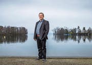 Albert Vitali, Präsident des Vereins Dynamo, am Ufer des Sempachersees beim Ziegelächer in Sursee. (Bild: Pius Amrein (23. Dezember 2017))