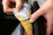 Die Fraktionen sind uneins, wie eng der Gürtel geschnallt sein solll und wie locker das Portemannaie sitzen darf. (Bild: Archiv Neue LZ)