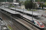 In Flüelen werden ab Mitte Dezember täglich in beiden Richtungen drei Eurocity- beziehungsweise Intercity-Züge halten. (Bild: Archiv Neue UZ)