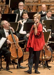 ... und Isabelle Faust in den Sinfoniekonzerten vom Sonntag. (Bild: Lucerne Festival / Priska Ketterer)