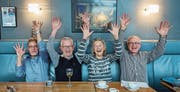 Feiern den 50. Geburtstag ihres Fotoclubs (von links): Remy Buchmann, Hansruedi Baumgartner, Maria- Elisabeth Busch und Roby Amrein. (Bild: Dominik Wunderli (Ebikon, 8. März 2018))