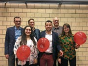 Die Kandidaten der SP Baar (von links): Thomas Guntli, Ronahi Yener, Simone Hutter, Zari Dzaferi, Lars Jaeger und Isabel Liniger. Es fehlen Alois Gössi und Carola Nowak. (Bild: Rahel Hug (Baar, 15. März 2018))