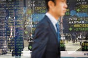 Der Kurseinbruch an der Wall Street hat gestern auch an asiatischen Börsen für gewaltige Verluste gesorgt. (Bild: Noriko Hayashi/Bloomberg (Tokio, 6. Februar 2018))