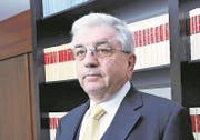 Raffael Weidmann in seiner Advokatur in Zug. (2015) (Bild: Werner Schelbert (Neue ZZ) (Neue Zuger Zeitung))