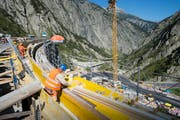 SCHWEIZ, STRASSENBAU, AUSBAU, STRASSE, BAUSTELLE, ANDERMATT, GOESCHENEN, GOTTHARD, SCHOELLENENSCHLUCHT, (Bild: Keystone / Urs Flüeler)