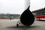 Kampfjet im Verkehrshaus Luzern für die neue Sonderausstellung «Die Schweiz fliegt!», die Ende März beginnt. (Bild: Lucien Rahm (Luzern, 26. Januar 2018))