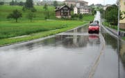 Überschwemmung im Gebiet Hofmattweg/Hofstattweg in Immensee nach längeren Niederschlägen im Sommer 2008. (Bild pd)