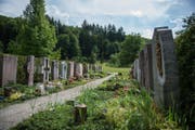 Gräber auf dem Friedhof Staffeln. (Bild: Dominik Wunderli)