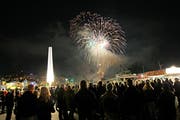 Das Neujahrsfeuerwerk am 2. Januar 2010 in Luzern. (Bild Philipp Schmidli/Neue LZ)
