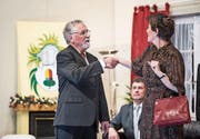 Xaver Arnold und Judith Erni im Stück «Guet Nacht Frau Seeholzer» des Theaters Schlierbach. (Bild: Manuela Jans-Koch (16. November 2017))