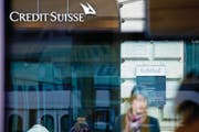 Eingang zum Hauptsitz der Credit Suisse am Paradeplatz. (Bild: Gianluca Colla/Bloomberg (Zürich, 23. Oktober 2014))