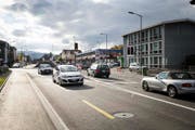 Die neue Dosierungsampel vor dem Kreisel Schachenweid. Bild: Manuela Jans-Koch (Ebikon, 20. Oktober 2016)