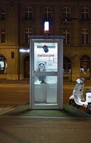 Ihre Tage sind gezählt: Swisscom-Telefonkabine. (Bild: Gaëtan Bally/Keystone)