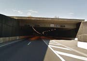 Der Töfffahrer war im Tunnel Schlund Richtung Norden unterwegs. (Bild: Google Maps)