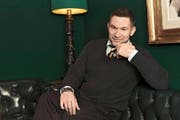 Philipp Tingler (45) mag es, skurrile Figuren aus ironischer Distanz zu betrachten. (Bild: Nathan Beck/PD)