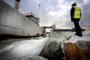 Im Kanton Luzern ist die zusätzliche Nutzung von Wasserkraft umstritten. Das Bild stammt vom Bau des Wasserkraftwerks Ettisbühl bei Malters Ende November 2010. (Bild: Pius Amrein/Neue LZ)
