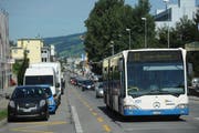 Vom Knoten Schlösslistrasse in Ebikon bis zum Maihof soll eine separate Busspur gebaut werden. (Bild: Boris Bürgisser / Neue LZ)