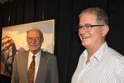 Jürg Mayer (links), Sohn von Willi Mayer, zusammen mit Thomas Ziegler, Präsident der SAC Sektion Gotthard. (Bild: Markus Zwyssig)