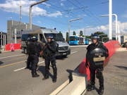 Grosse Polizeipräsenz bei der Langensandbrücke in Luzern. (Bild: kük)