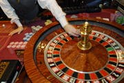 Im Internet statt am Roulette-Tisch: Schweizerinnen und Schweizer verspielen jährlich rund 250 Millionen Franken bei ausländischen Online-Casinos. (Bild: Archiv LZ)